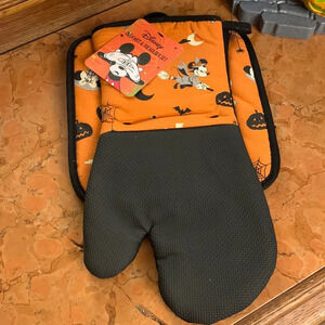 Disney Minnie Mouse Halloween Pot Holder and Oven Mitt Set NEW